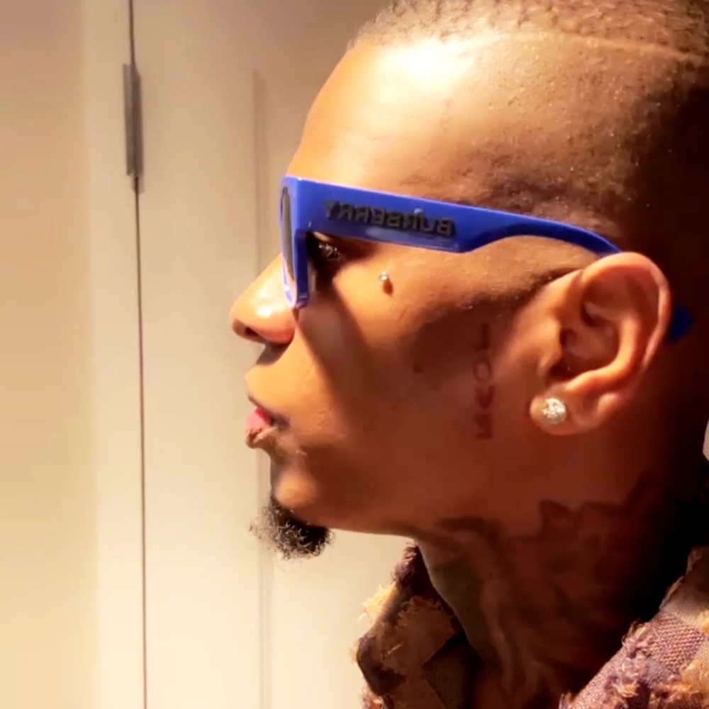 Wanna keep it urban with tastes ? Check these Burberry Shades out